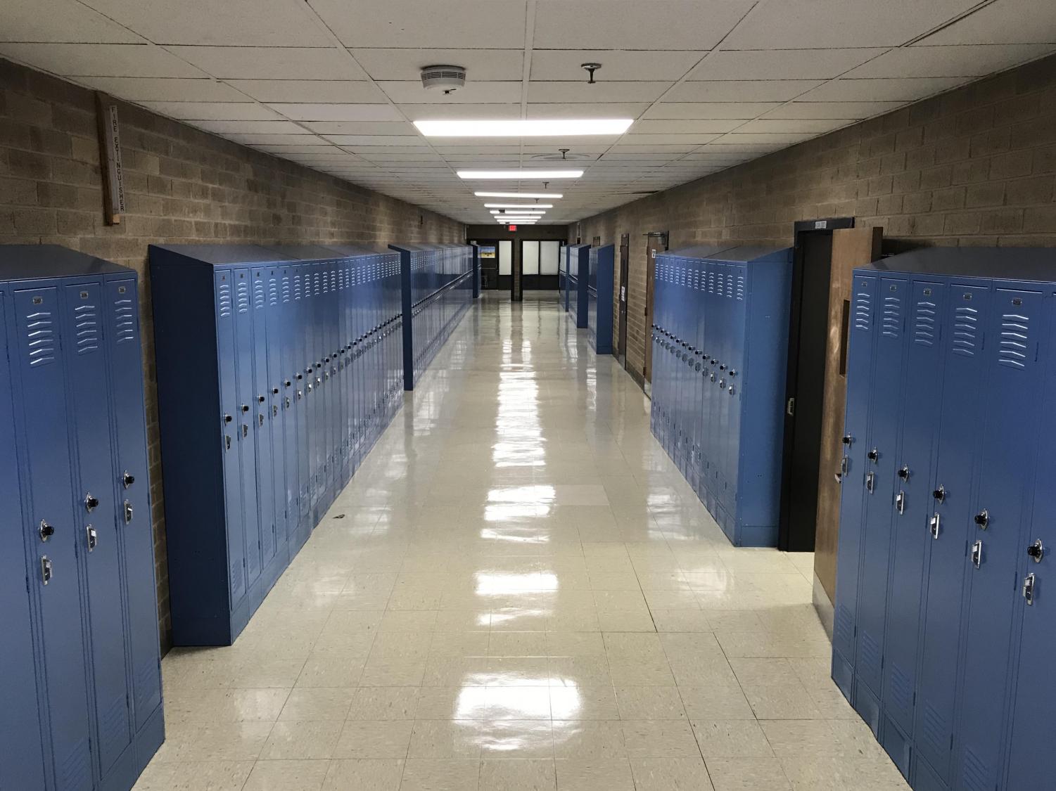 ERHS Students Go Without Lockers for the First Week of School – The ...