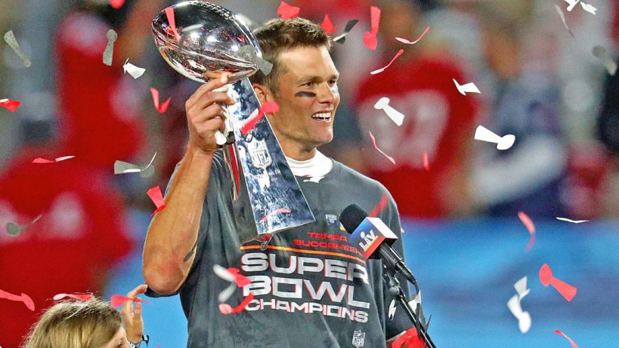 Tom Brady holding the Lombardi trophy