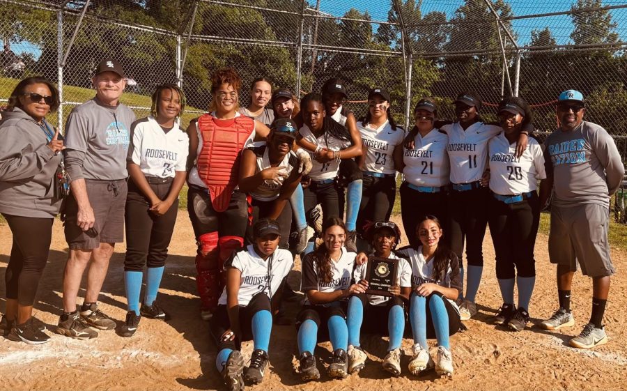 The ERHS Softball Team after winning the regional championship on May 17th 2023. 